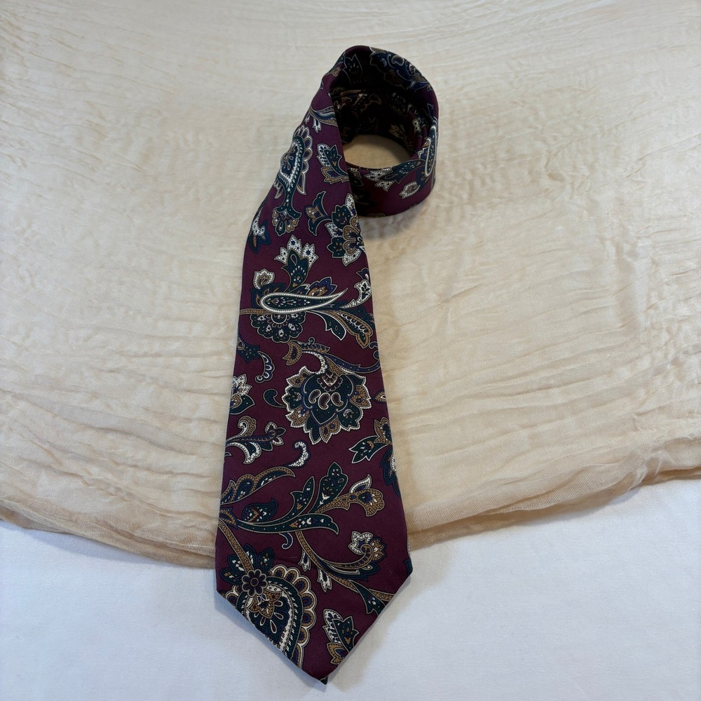 G.J.Chan Nordstrom Bold Burgandy Navy Paisley USA Made 58" X 4"‎ Tie